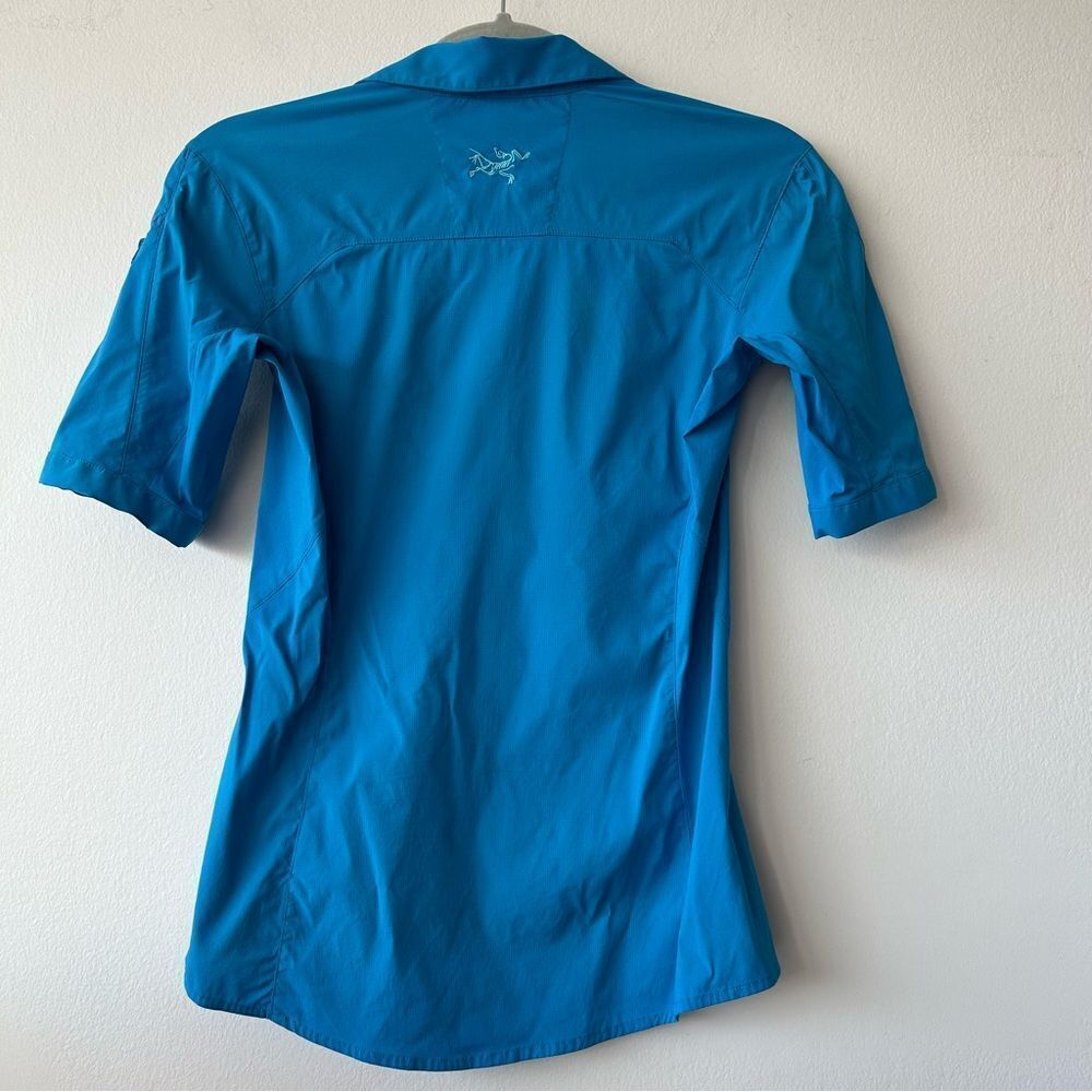 Arc’teryx Fernie Short Sleeve Shirt in blue - Picture 2 of 12